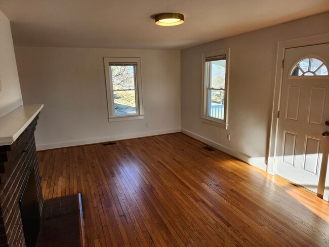 Building Photo - Large, Remodeled Single Family 4 BR House in Staunton