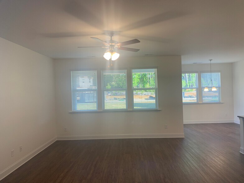 Building Photo - 117 Gregory Dr