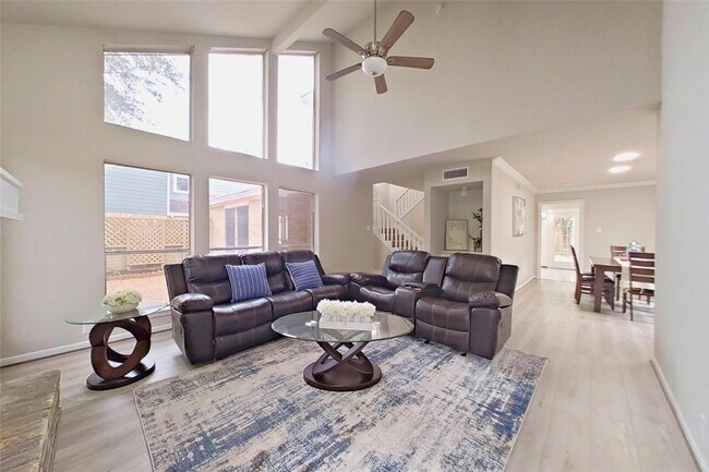 Building Photo - 20206 Lake Sherwood Dr