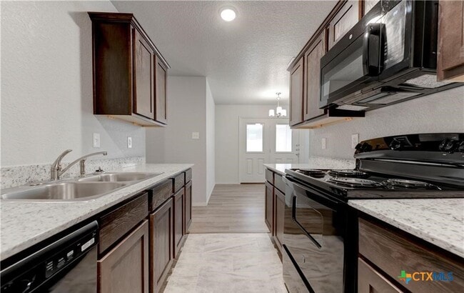 Building Photo - 601 Lost Trl