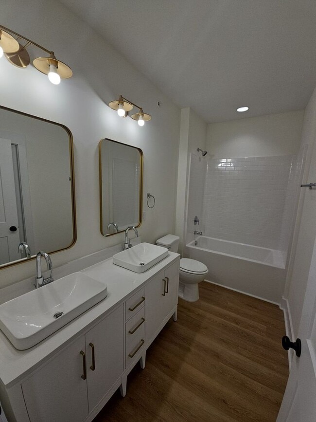 Building Photo - Fuller Style