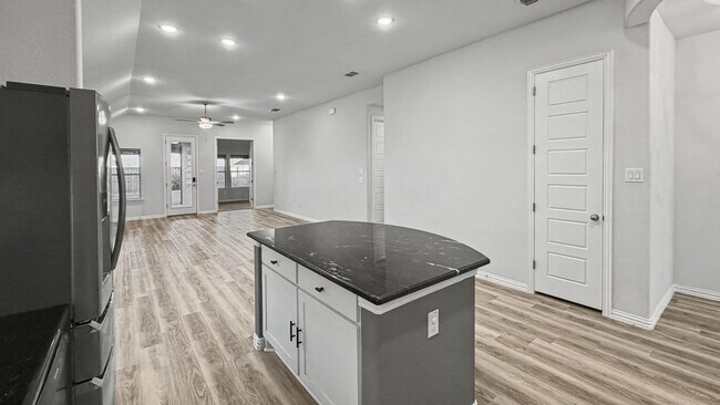 Building Photo - 16617 Hidden Cove Dr