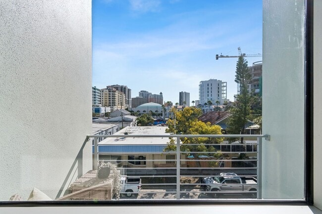 Building Photo - 1343 4th St