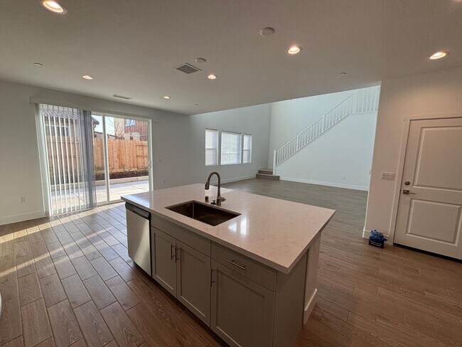 Building Photo - 2909 E Corteza Dr