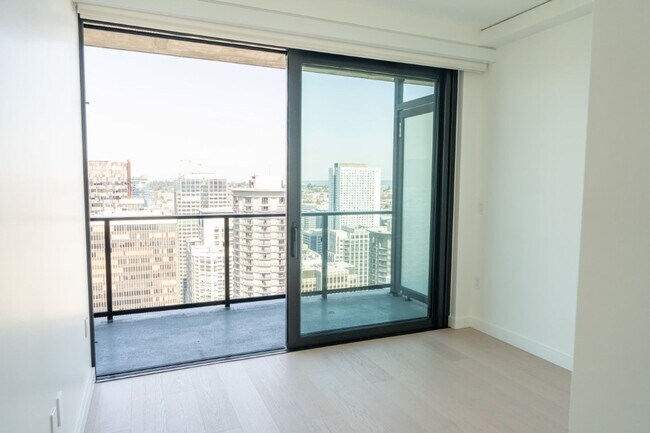 Building Photo - 2Bd/2Ba Seattle Condo