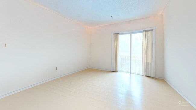Building Photo - Hills Garden Condo Association - comfort and convenience perfectly situated between Downtown Burl...