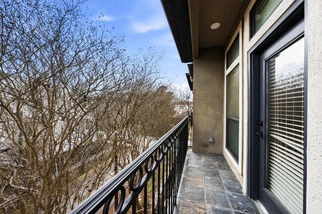 Building Photo - 6130 Hamman St