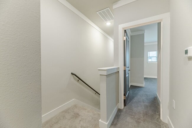 Building Photo - 3-Story 3 Bedroom, 3.5 bath Townhouse in a great community with easy access to PGBT and DNT