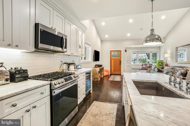 Building Photo - 8706 Sundale Dr