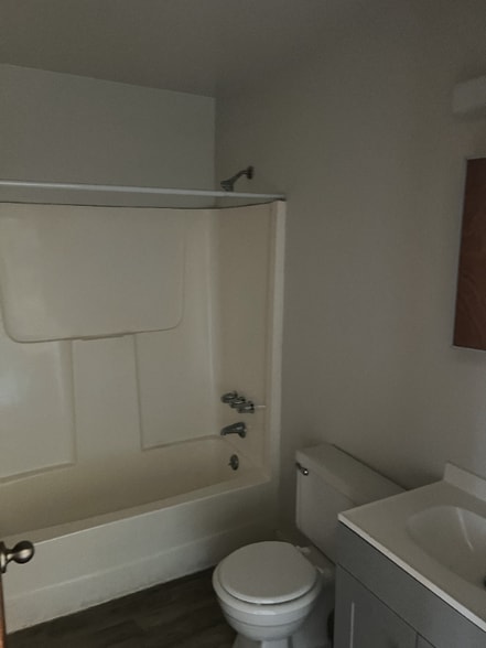 Building Photo - 623 Dudley Ave