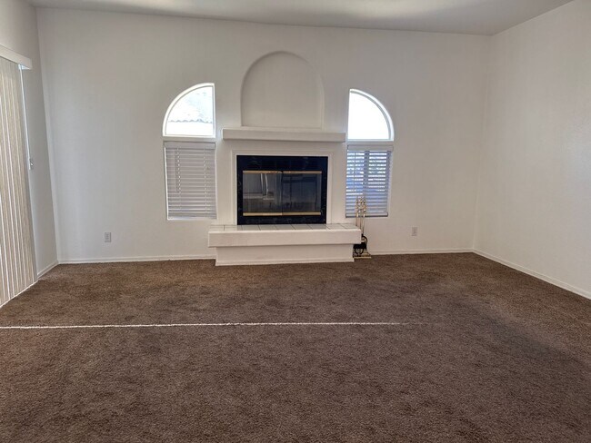 Building Photo - 2834