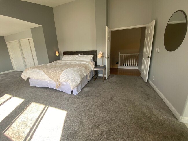 Building Photo - 4 Bedroom Home in Summerlin with Pool