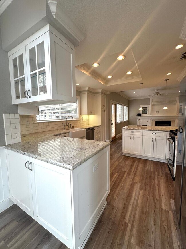 Building Photo - Gorgeous 3 Bed, 2.5 on Corner Lot