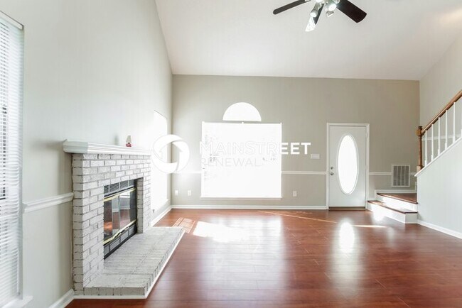 Building Photo - 4 Bedroom Pet-Friendly Home in Charlotte, NC with Main Street Renewal