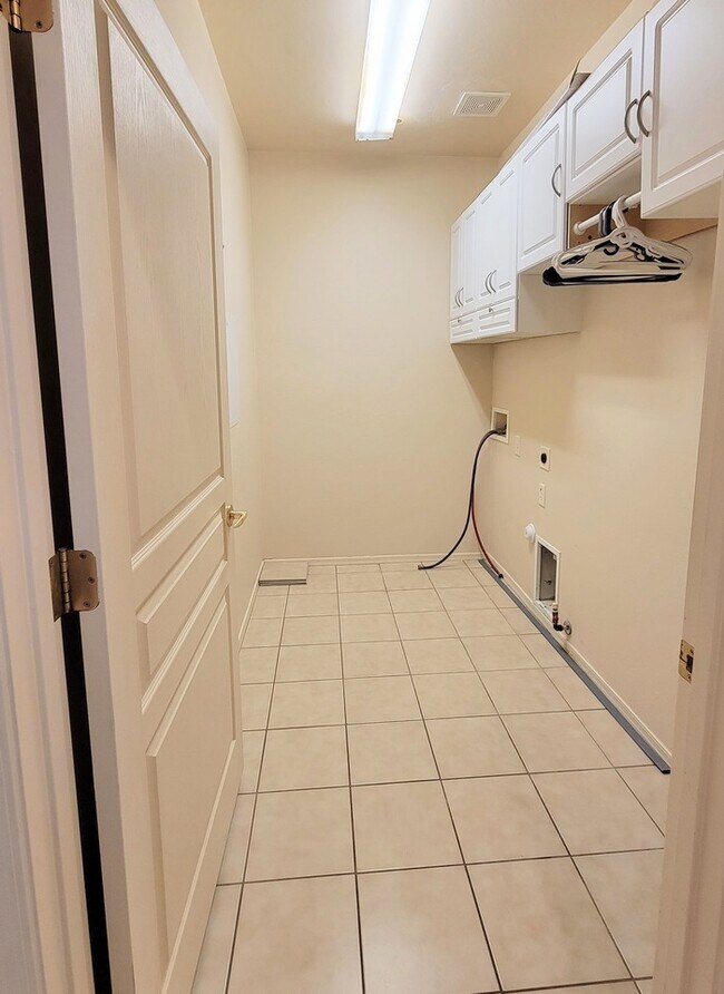 Building Photo - Pet friendly Civano home
