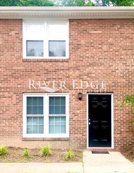 Building Photo - 504 Lusardi Dr