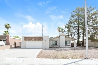 Building Photo - 3868 Vista Largo Dr