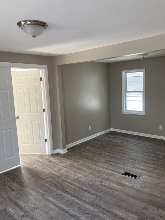 Building Photo - 96 Lyndhurst St