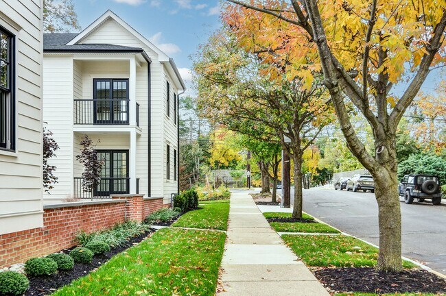 Building Photo - 20 E Redman Ave