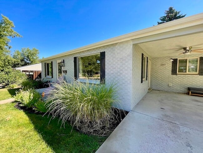 Building Photo - Amazing Littleton Bungalow