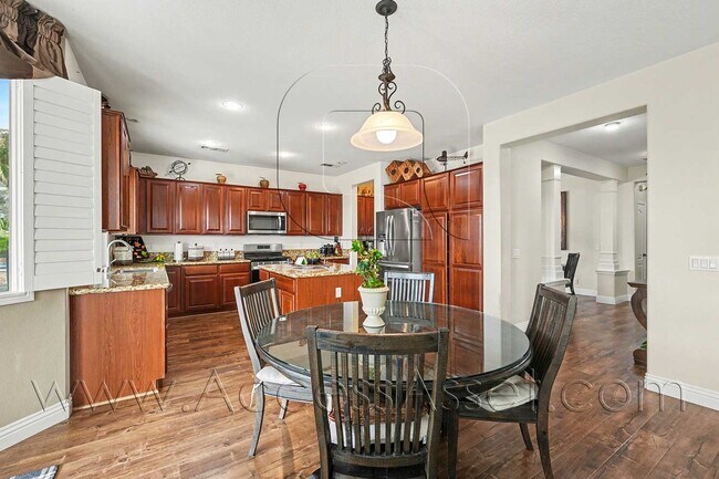 Building Photo - Stunning 5 Bed/3 Bath Home with Pool in Menifee!