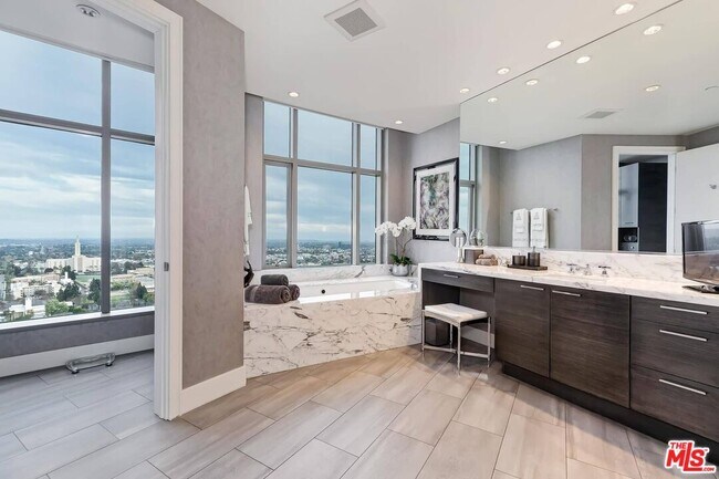 Building Photo - 10776 Wilshire Blvd