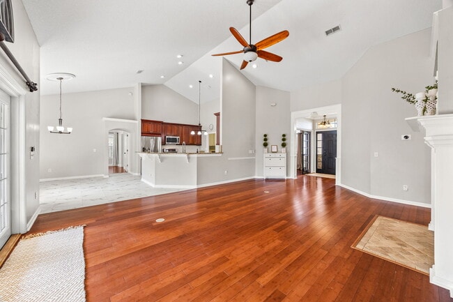 Building Photo - 2229 Lookout Landing