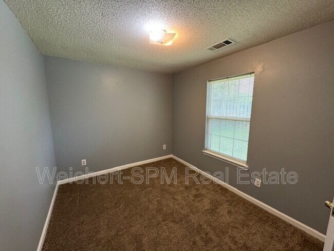 Building Photo - 2627 Bay Pointe Cir E