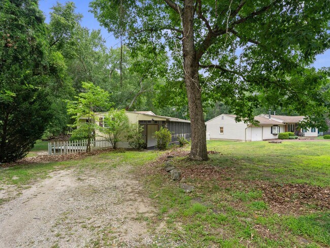 Building Photo - For Rent | Charming 2-Bedroom Home with Bonus Room & Screened-In Porch in Berlin