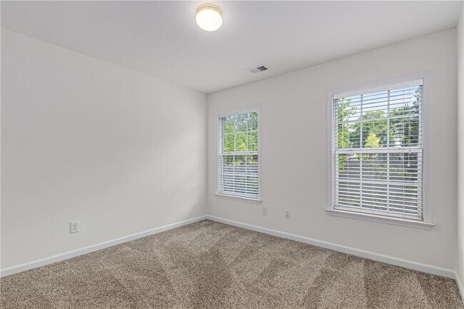 Building Photo - 4664 Creekside Villas Way