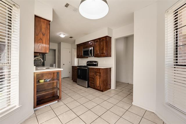 Building Photo - 9625 Cherry St