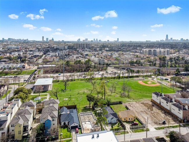 Building Photo - 5614 Larkin St