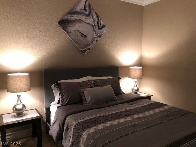 Building Photo - 220 E Flamingo Rd