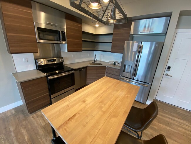 Building Photo - Modern Two Bedroom, 1.5 Bathroom Condo on ...