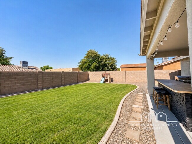 Building Photo - For Rent: 3-bedroom, 2-bathroom home in Mesa Del Sol