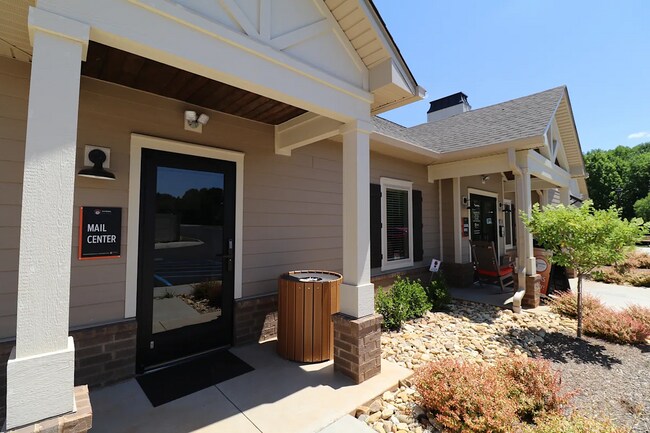 Building Photo - 610 Universal Dr