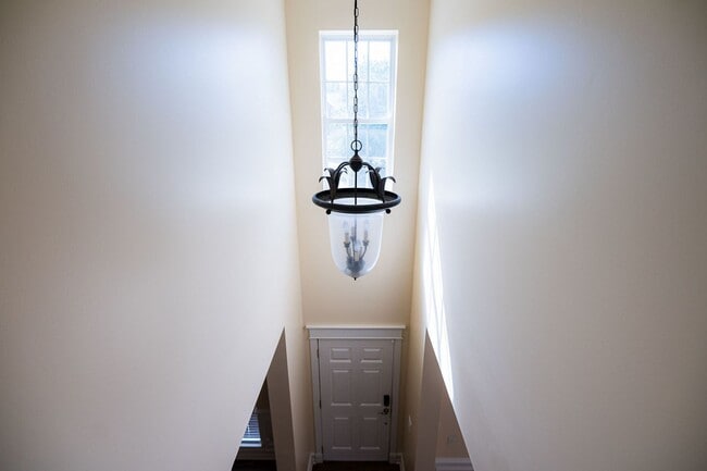 Building Photo - Stunning 6 bedroom 2.5 bathroom corner lot home in High Point with 2 car garage