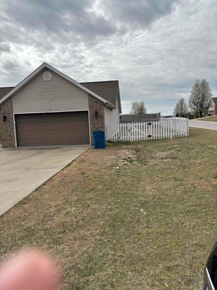 Building Photo - 157 Forest Ln