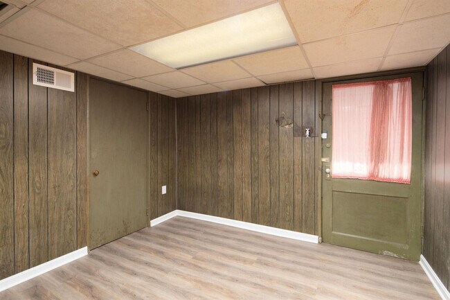 Building Photo - 1220 Hammond Ave