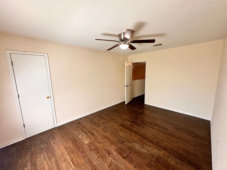 Building Photo - Room in House on Fort Grant Dr