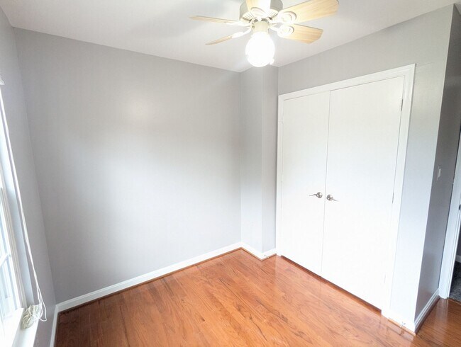 Building Photo - Beautifully maintained townhouse in Tuscar...