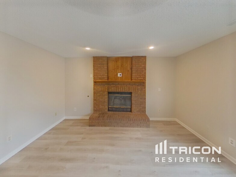 Building Photo - 6445 Fall River Dr