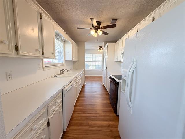 Building Photo - 828 Park Ln