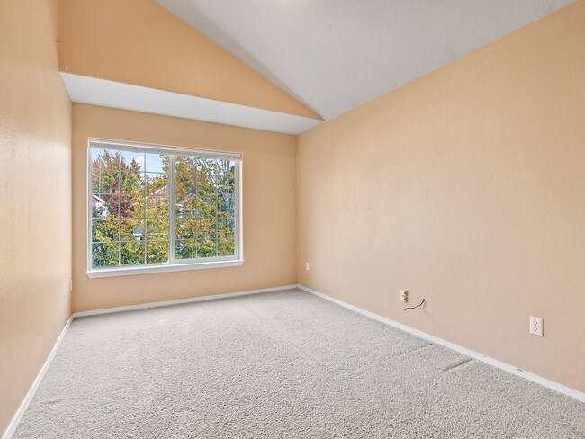 Building Photo - 3 Bed Home w/Recent Updates Attached Garag...