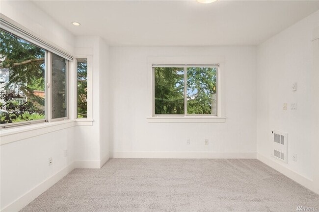 Building Photo - 2817 14th Ave W