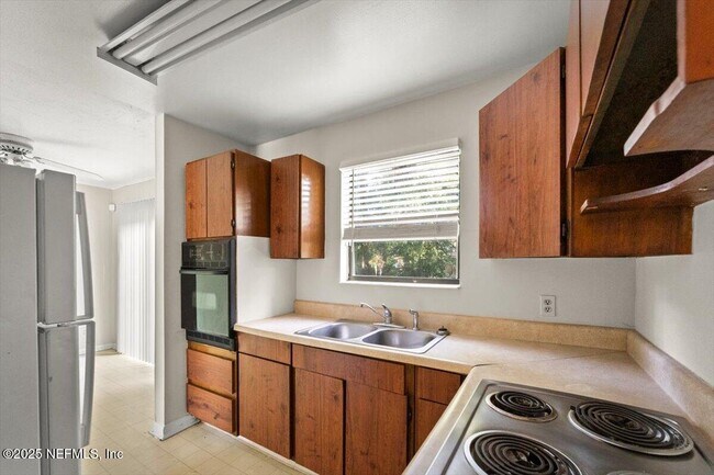 Building Photo - 5941 Caribbean Dr S