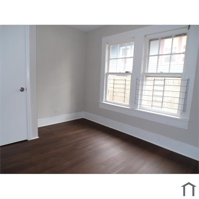 Building Photo - 1249 Waverly St