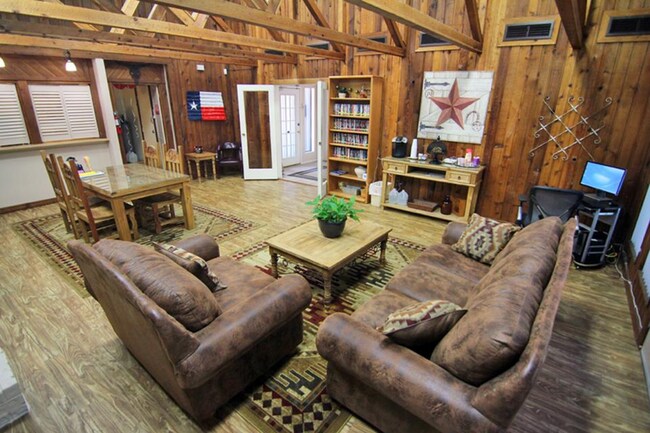 Building Photo - Cedars