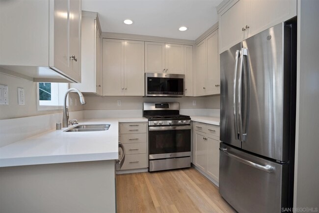 Building Photo - 1618 Haydn Dr