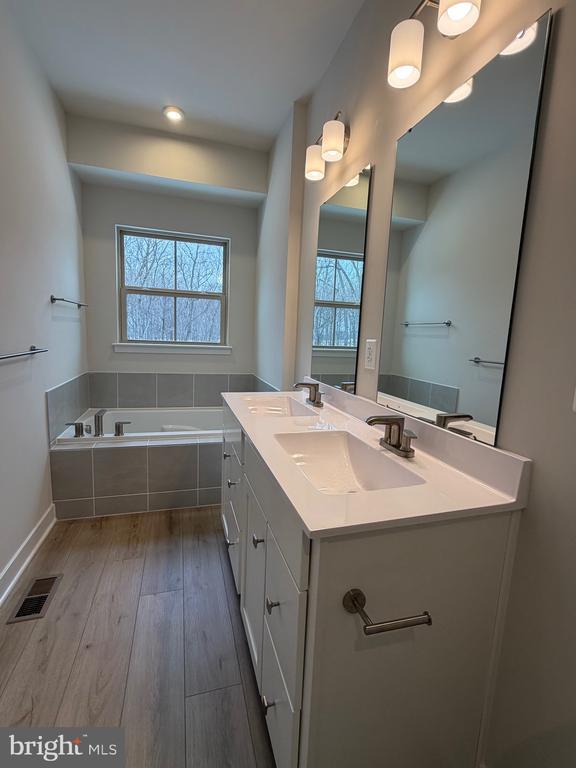 Building Photo - 9313 Klamath Ct